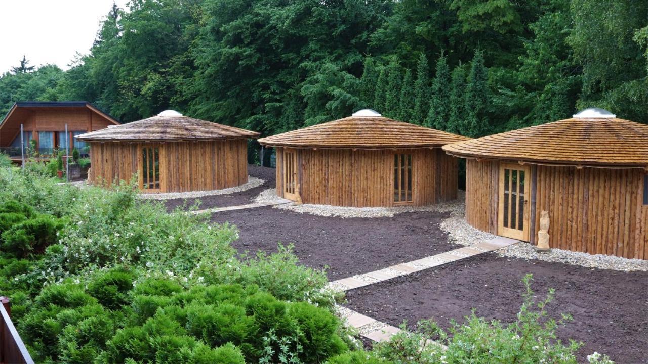 Glamp V Hluboké - Yurts and Wooden Houses Vsetín Exterior foto