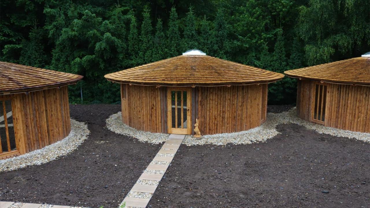 Glamp V Hluboké - Yurts and Wooden Houses Vsetín Exterior foto
