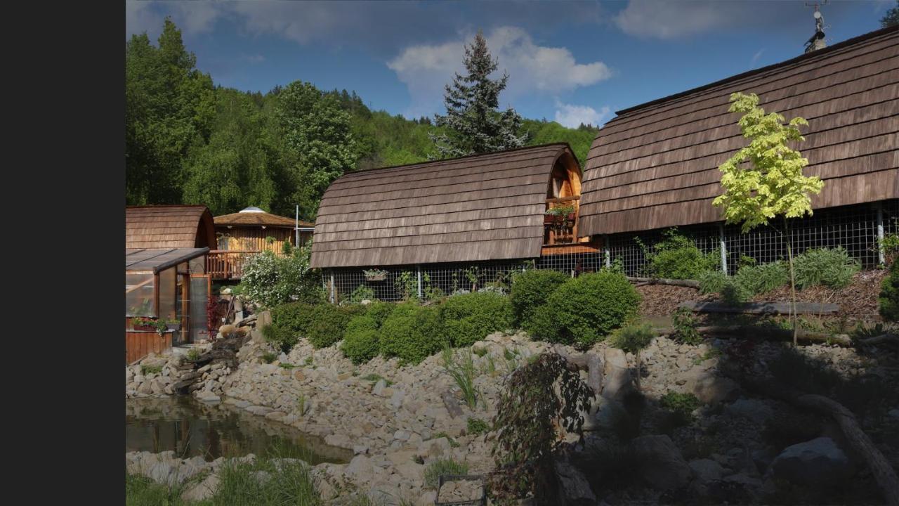 Glamp V Hluboké - Yurts and Wooden Houses Vsetín Exterior foto