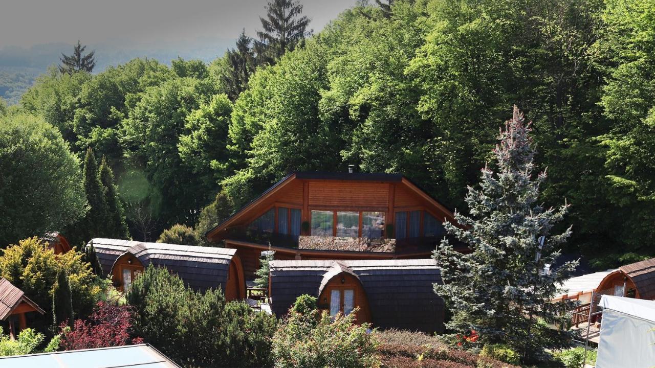Glamp V Hluboké - Yurts and Wooden Houses Vsetín Exterior foto