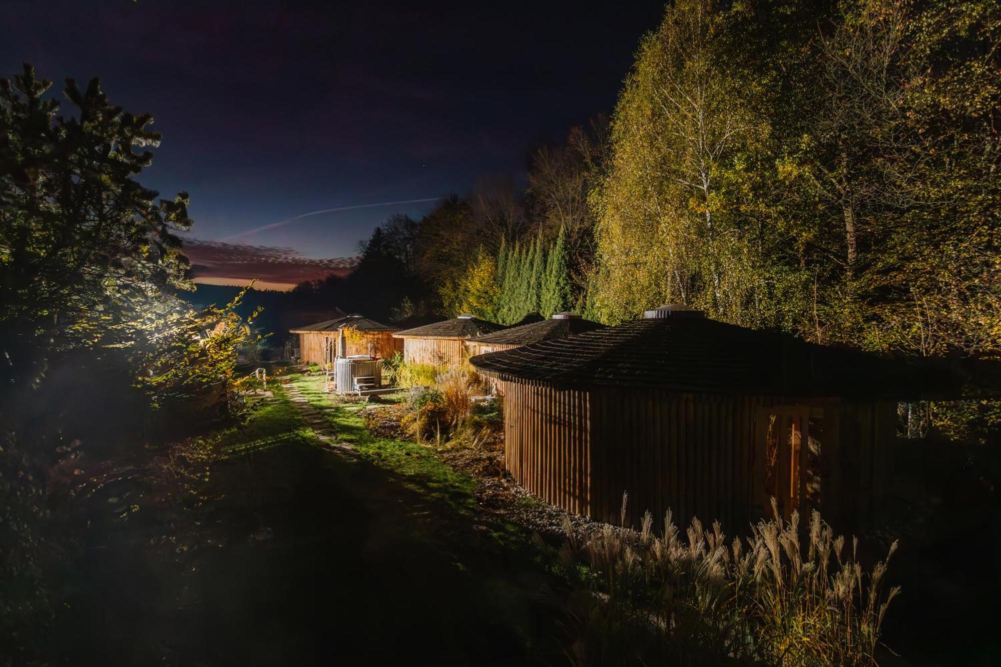 Glamp V Hluboké - Yurts and Wooden Houses Vsetín Exterior foto
