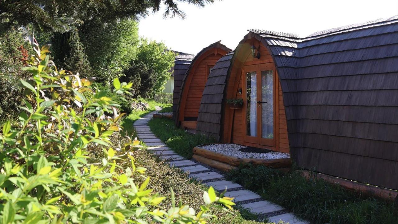 Glamp V Hluboké - Yurts and Wooden Houses Vsetín Exterior foto