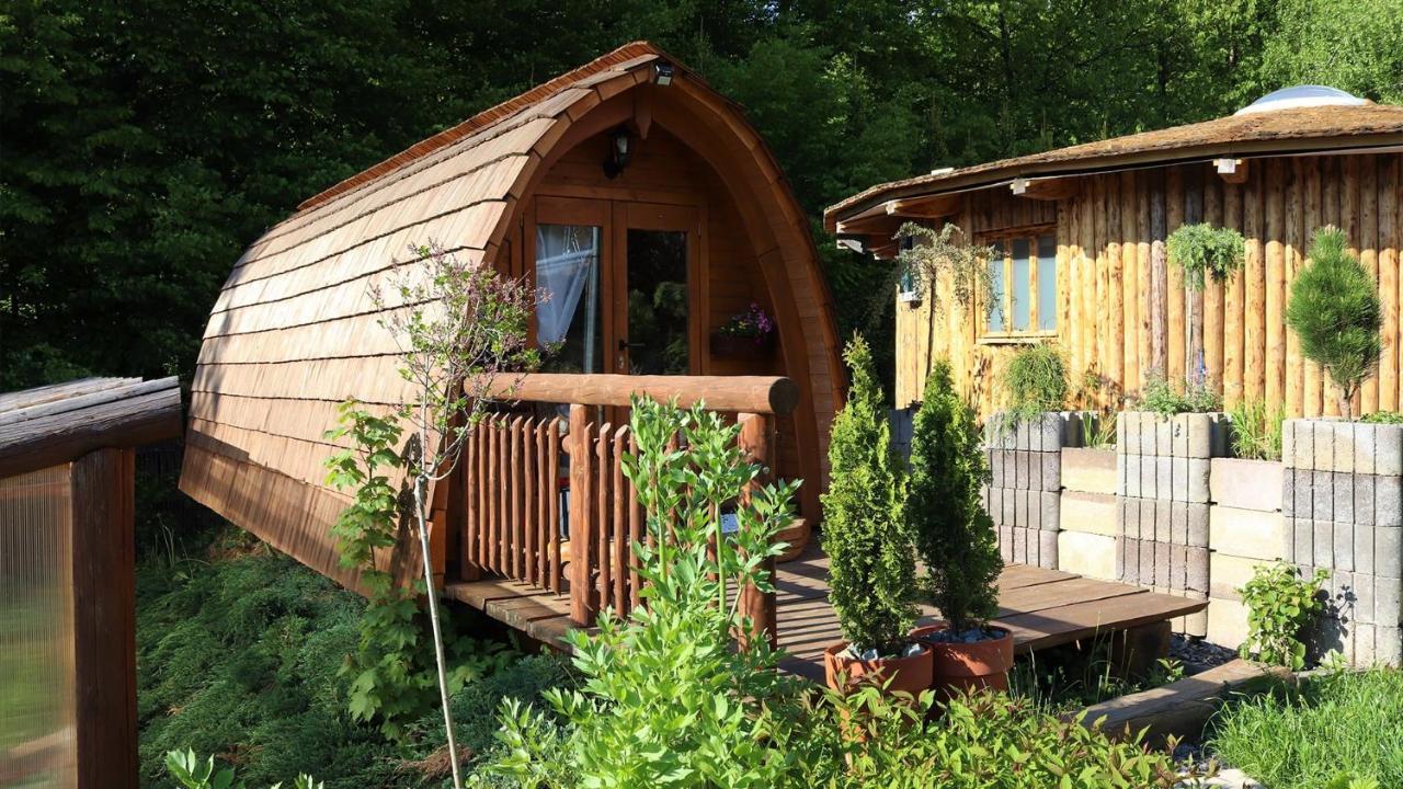 Glamp V Hluboké - Yurts and Wooden Houses Vsetín Exterior foto